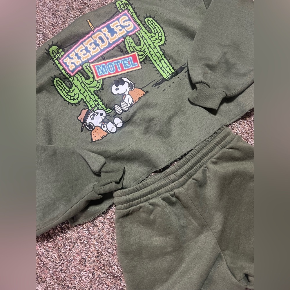 Peanuts Snoopy 2pc Hoodie & Shorts Set Olive Green Desert Motel - Picture 8 of 12